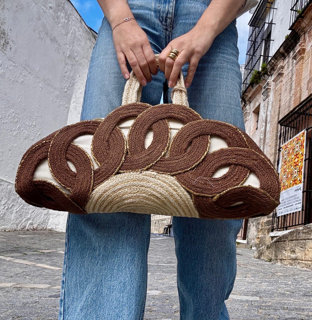 Bolso de mano de rafia