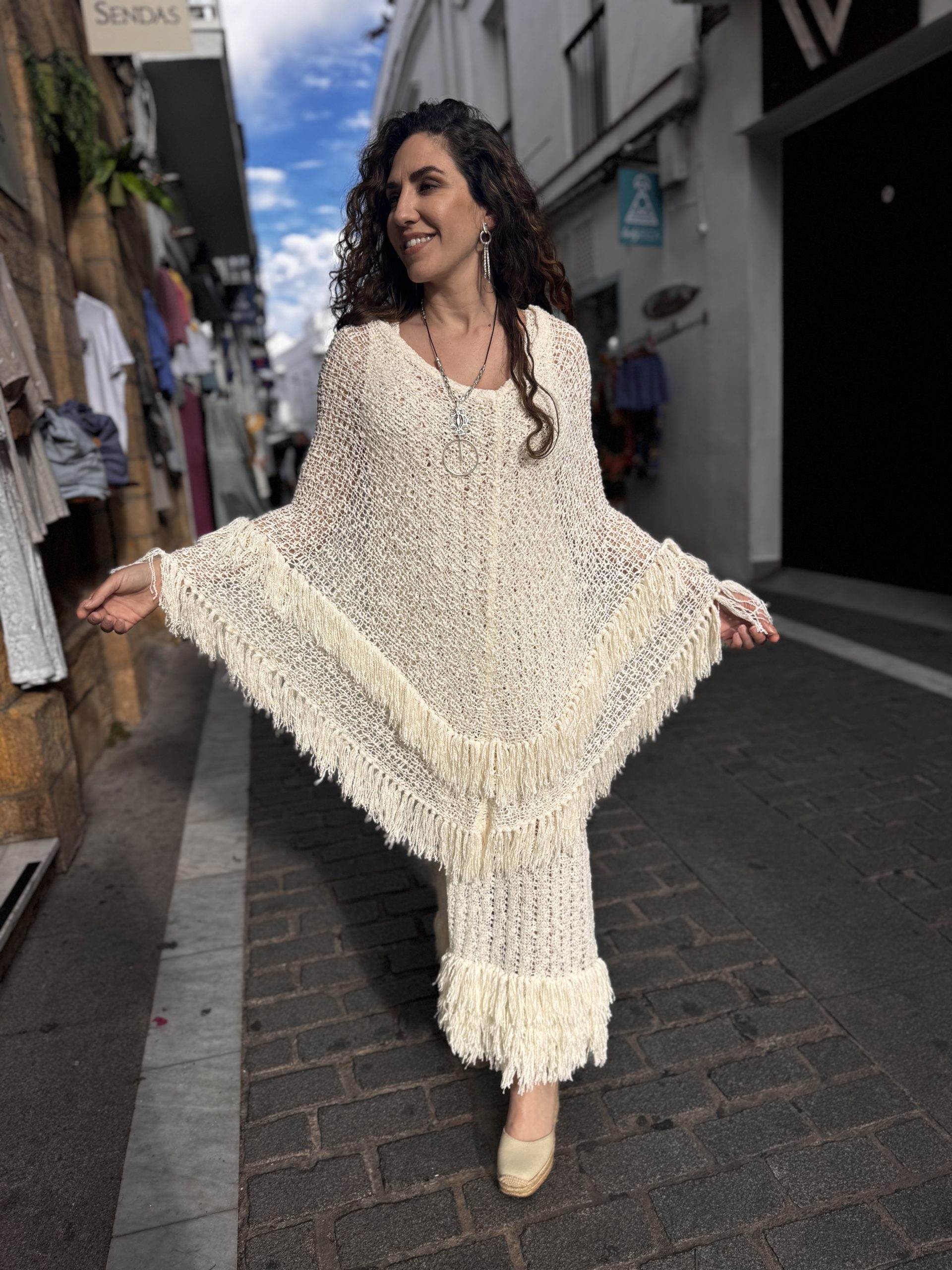 Poncho Marfil Colección Moon - Imagen 2